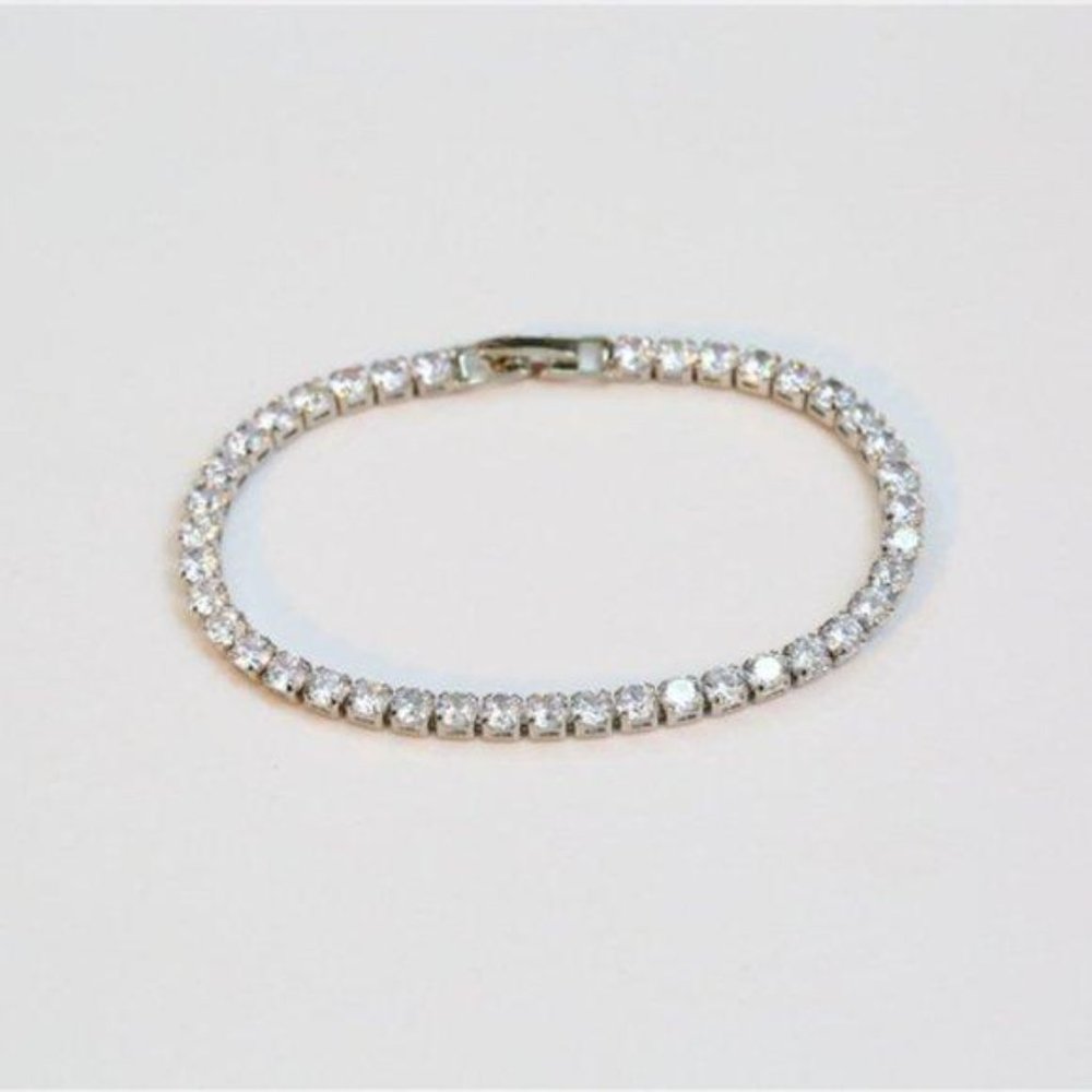 NEW 18K White Gold Plated Round Diamond Bracelet - Picture 4 of 8